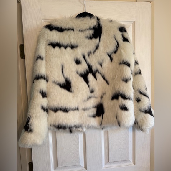 Parisian Faux Fur Black and White Jacket - Picture 4 of 4